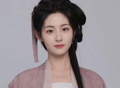 女演员微波炉煮蛋炸伤眼睛，危险操作需警惕！