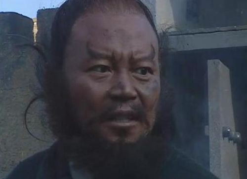 李逵挥舞双斧场景