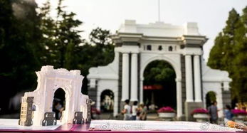 清华大学录取通知书中的二校门立体纸雕模型