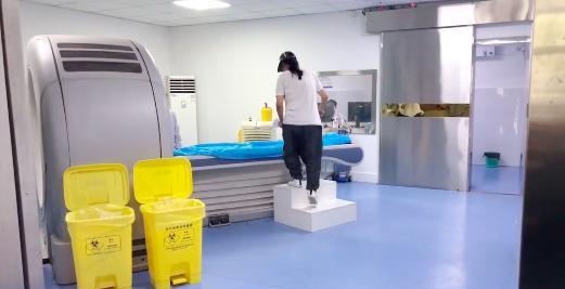 大姐在病床上很虚弱