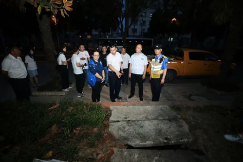 水务工作人员排查问题现场