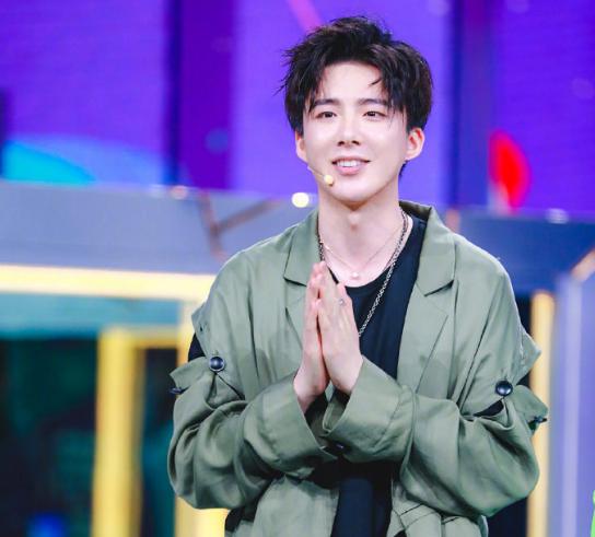 展现刘宇宁奋斗过程的插画