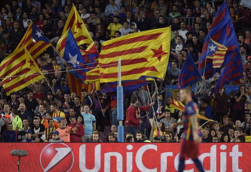 巴萨主场球迷欢呼场景