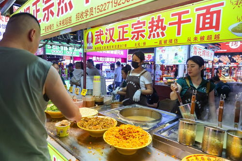 夜市里的美食摊位