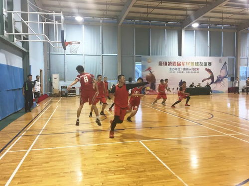 教练组在商讨战术