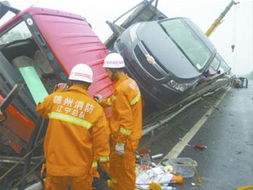 安徽卡车司机父子四川高速遇难，社区难告老人