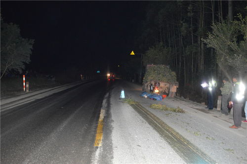 网红女骑手' DJ万小橘'因未戴好头盔车祸离世，令人惋惜