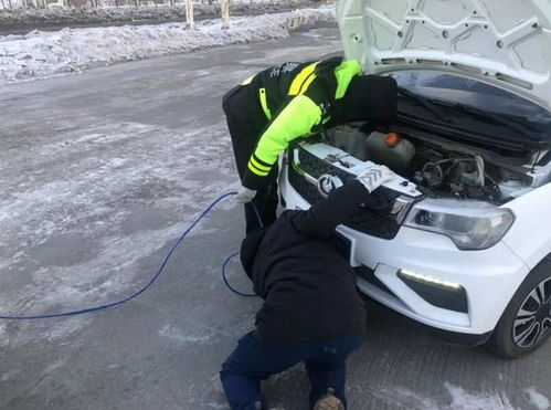 儿媳下班遇电动车故障，公公暖心骑三轮接回