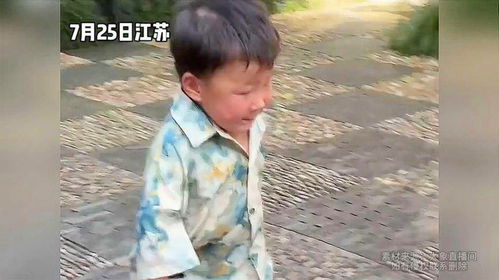 小孩哥意外解锁跳石墩技能，背后故事引关注