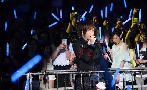 演唱会丑闻！CEO与女下属亲密画面引风波