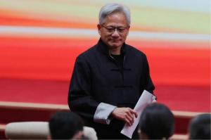 黄仁勋：33年拼搏路，自学中文看中国市场