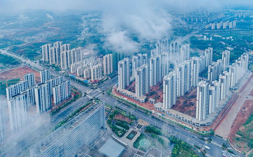 城市与青山相望