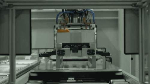 技术人员检测电池包