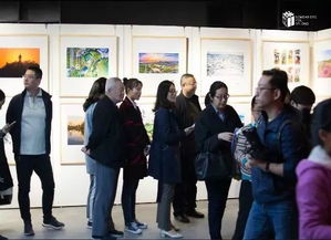 观众排队检票场景