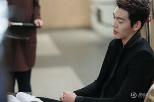 主角们在片场笑容满面