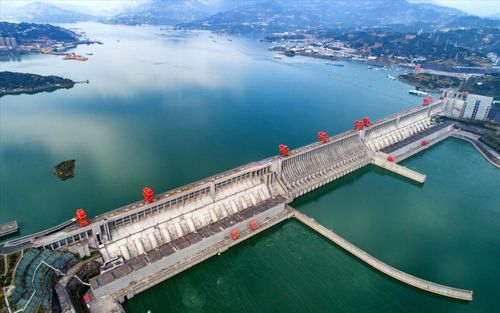 中国雄伟的大坝全景展示