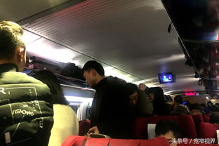 拥挤的高铁车厢
