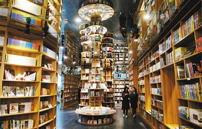 星巴克自习室：咖啡香里的学习新天地