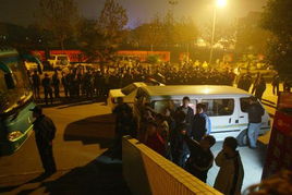 球迷辱骂韦世豪家人被刑拘，赛场文明该何去何从？