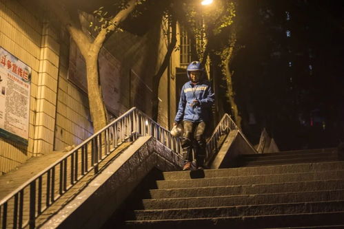 女骑手带女童送外卖引关注，背后故事令人动容