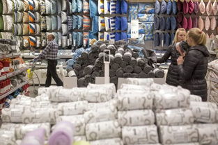 美国移民监狱惊现骇人虐待行为，移民处境堪忧