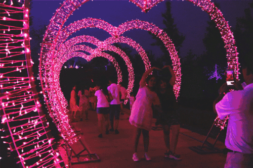 夏日夜经济：烟火气里的城市活力密码