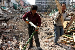 工人们在工地干活