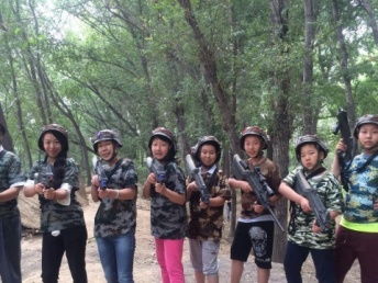 广东18岁男孩玩真人CS坠亡，家属欲走法律途径