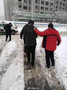 警察蹲守嫌疑人