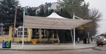 社区公园的遮阳亭