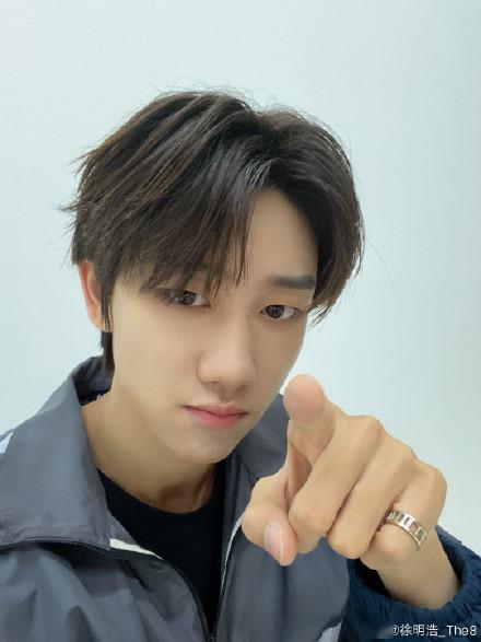 徐明浩代言三星折叠屏，开启科技潮流新篇章