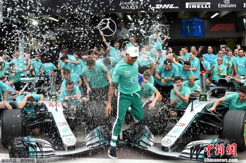 周冠宇祝贺天禄夺冠，他自己的精彩表现令人瞩目！