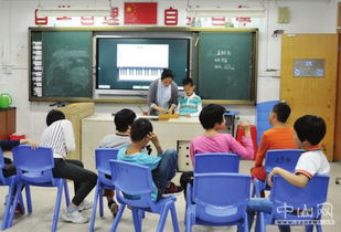 特殊教育学校的师生互动画面