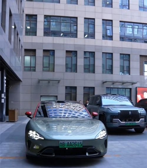 停放在研究所的小米SU7