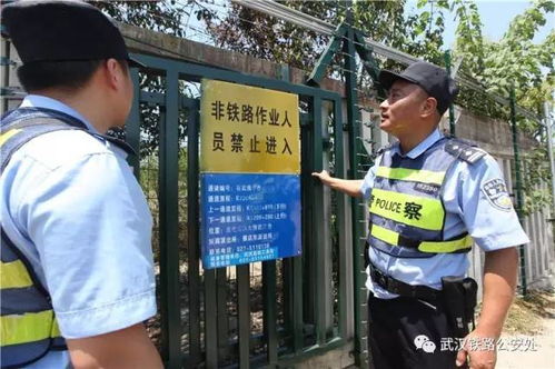 疾驰的高铁列车