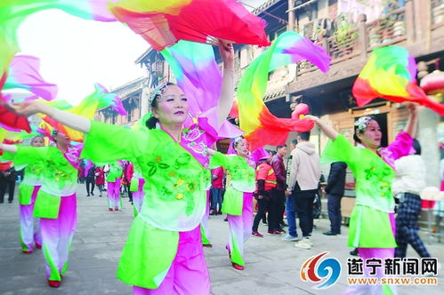 古镇举办民俗表演现场