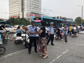 警察正在现场进行调查取证