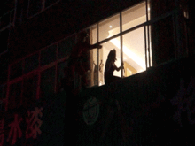 突然闪过的黑影