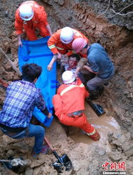 工人正在维修水管