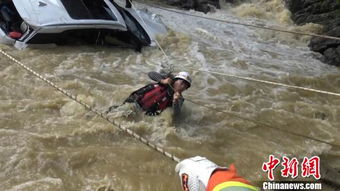 上游泄洪引发悲剧！钓鱼者被困河中，湖北谷城警方紧急救援