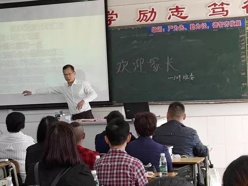 人们携手共创未来