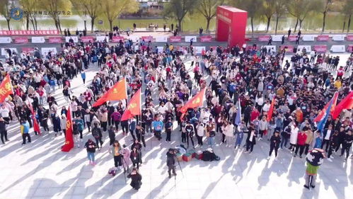 充满期待的人群