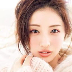 女生完成拍摄后的笑容