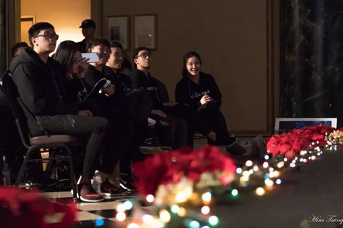 观众期待的眼神