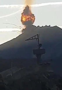 轰炸后的军事基地