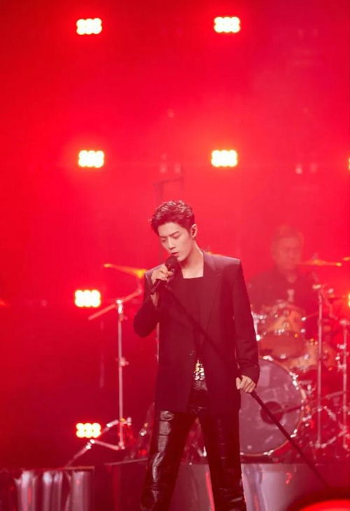 张真源solo舞台大放异彩，粉丝狂热追捧！