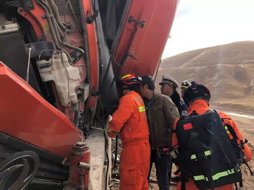 救援现场紧张画面