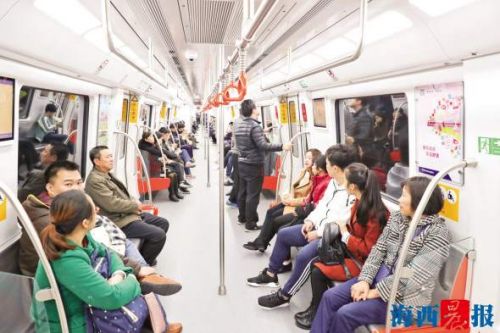 惊险！多地地铁发生充电宝起火事件，厦门地铁工作人员竟用脚踩灭