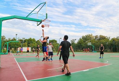 家长回应9岁网球少女被晒成‘酱油色’，背后故事真暖心