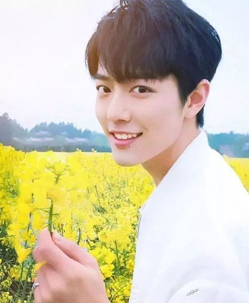 肖战谍报剧路透，白衬衫墨镜造型太惊艳！